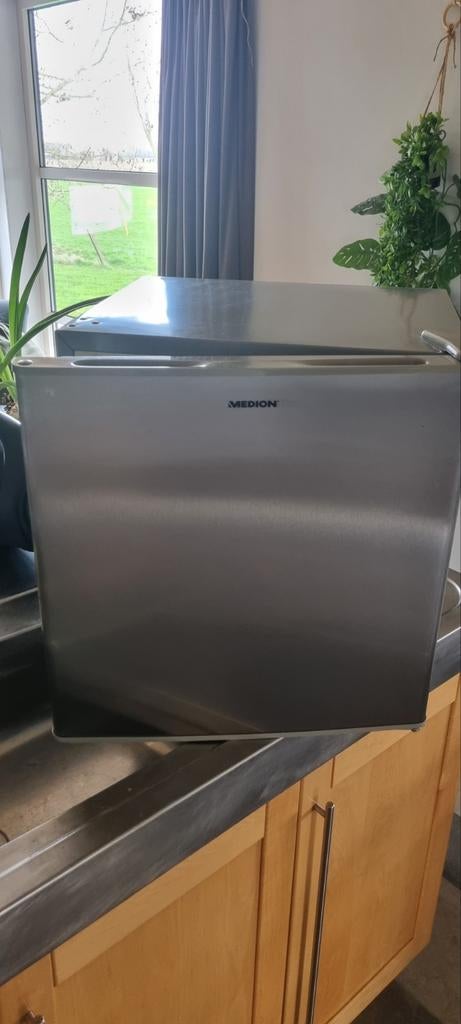 Kleine tafelkoelkast met diepvriesvak., Elektronische apparatuur, Minder dan 75 liter, Ophalen, Zo goed als nieuw