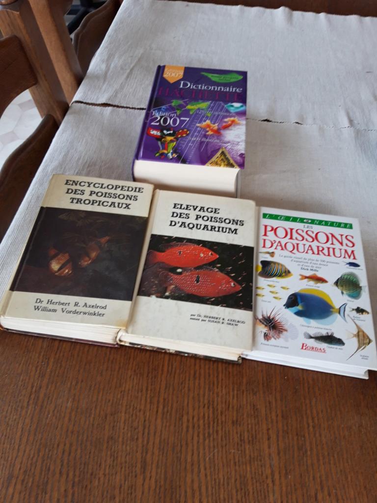 livres et dictionnaire, Enlèvement, Utilisé, Poissons