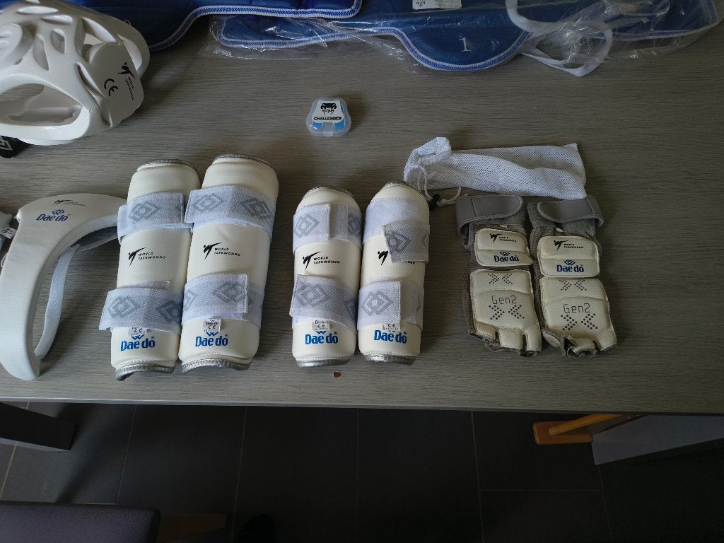 Taekwondo trainingsmateriaal, Sports & Fitness, Enlèvement, Comme neuf, Taekwondo, Protection pour arts martiaux