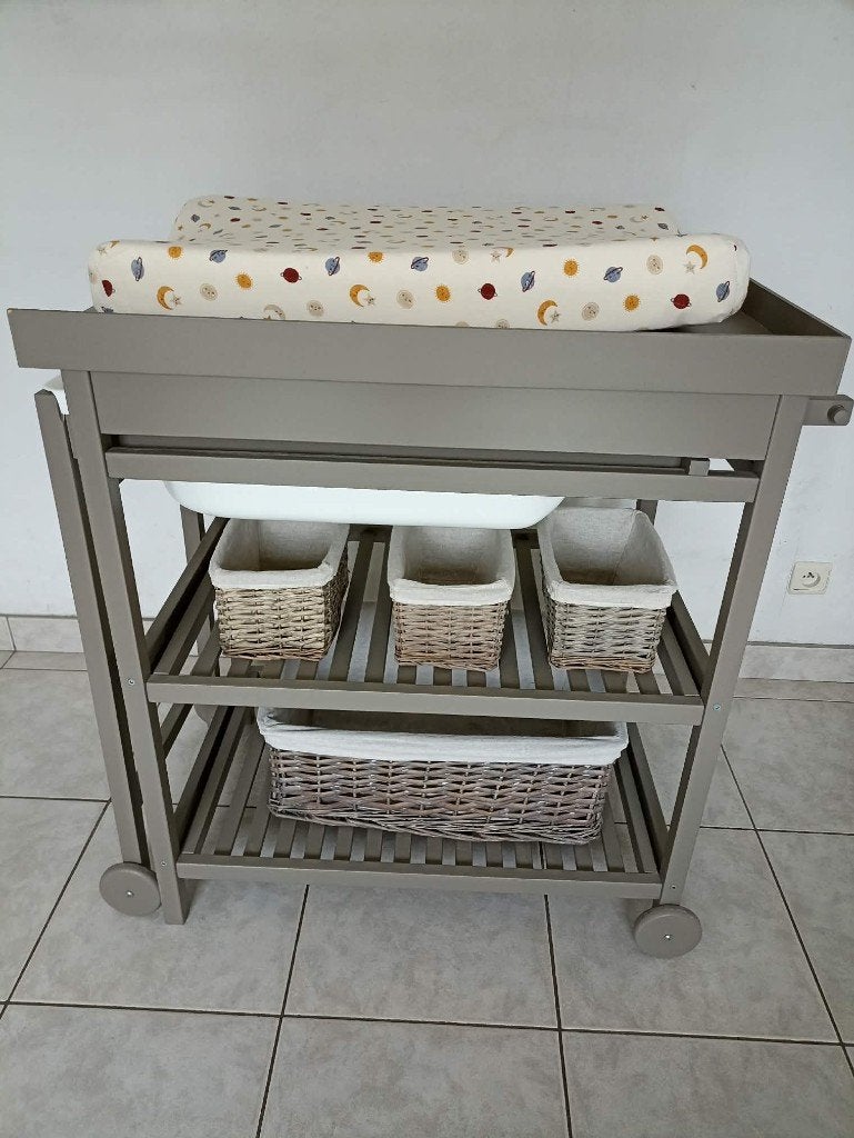 Table de soins pour bébé avec baignoire, Autres marques, Comme neuf, Enlèvement, Standard