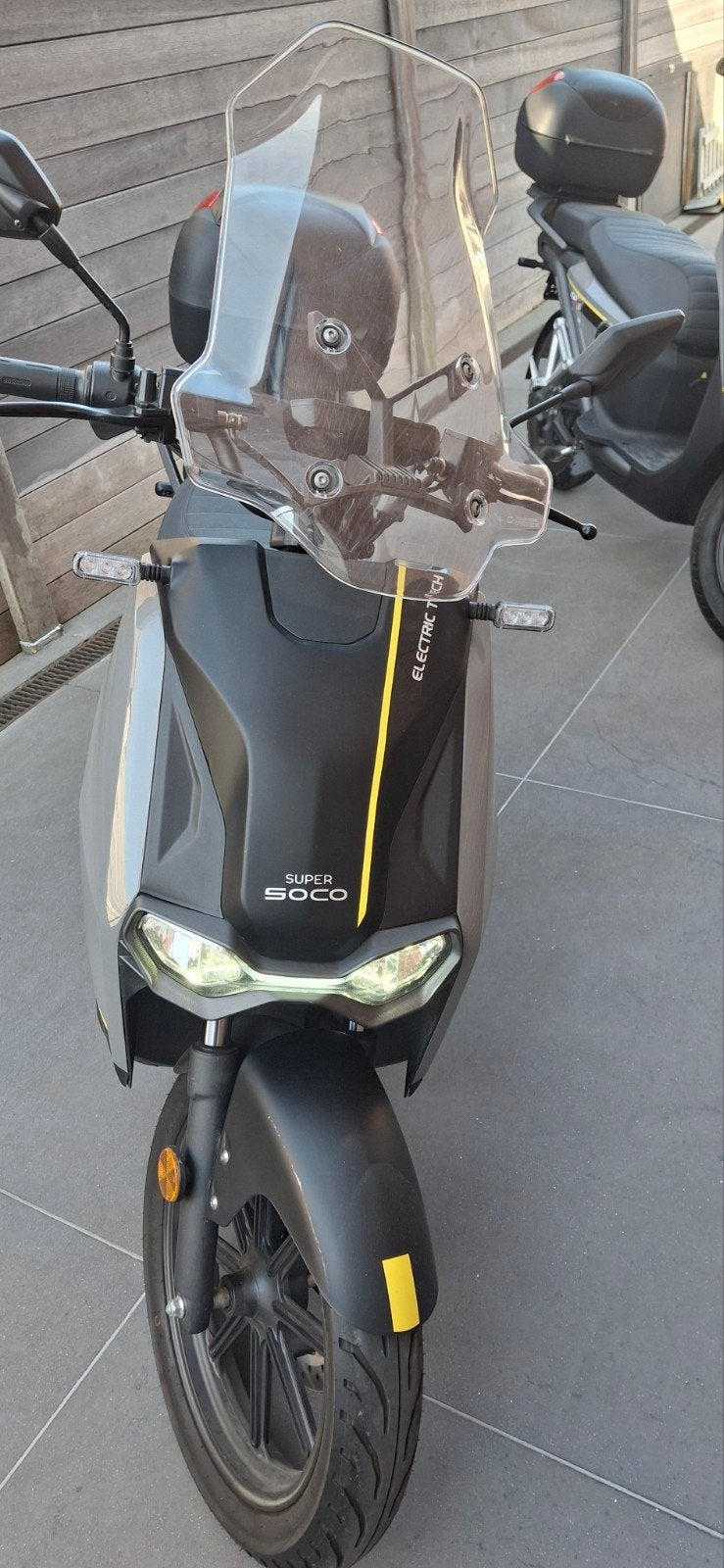 2 Super Soco CPX met dubbele batterijen en topkoffers, Ophalen