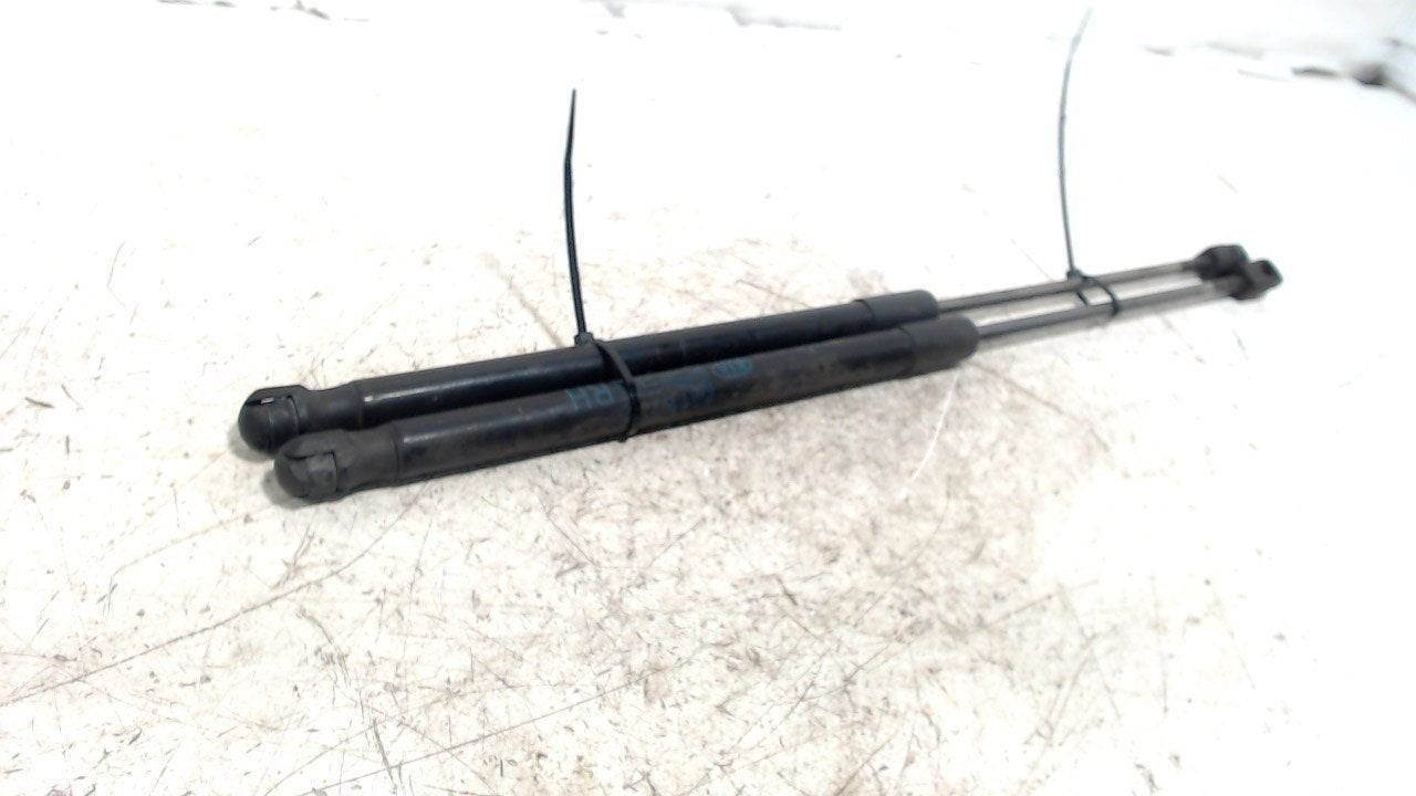 Gasdrukveerset achter Kia Cee'd, Onderdelen@venauto.nl, Van der Ven Autorecycling B.V., Kia, Ettenseweg 76, 4706 PB Roosendaal, The Netherlands