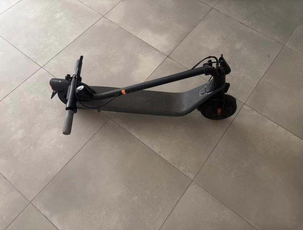 Elektrische step, Fietsen en Brommers, Steps, Ophalen, Zo goed als nieuw, Elektrische step (E-scooter), Ninebot