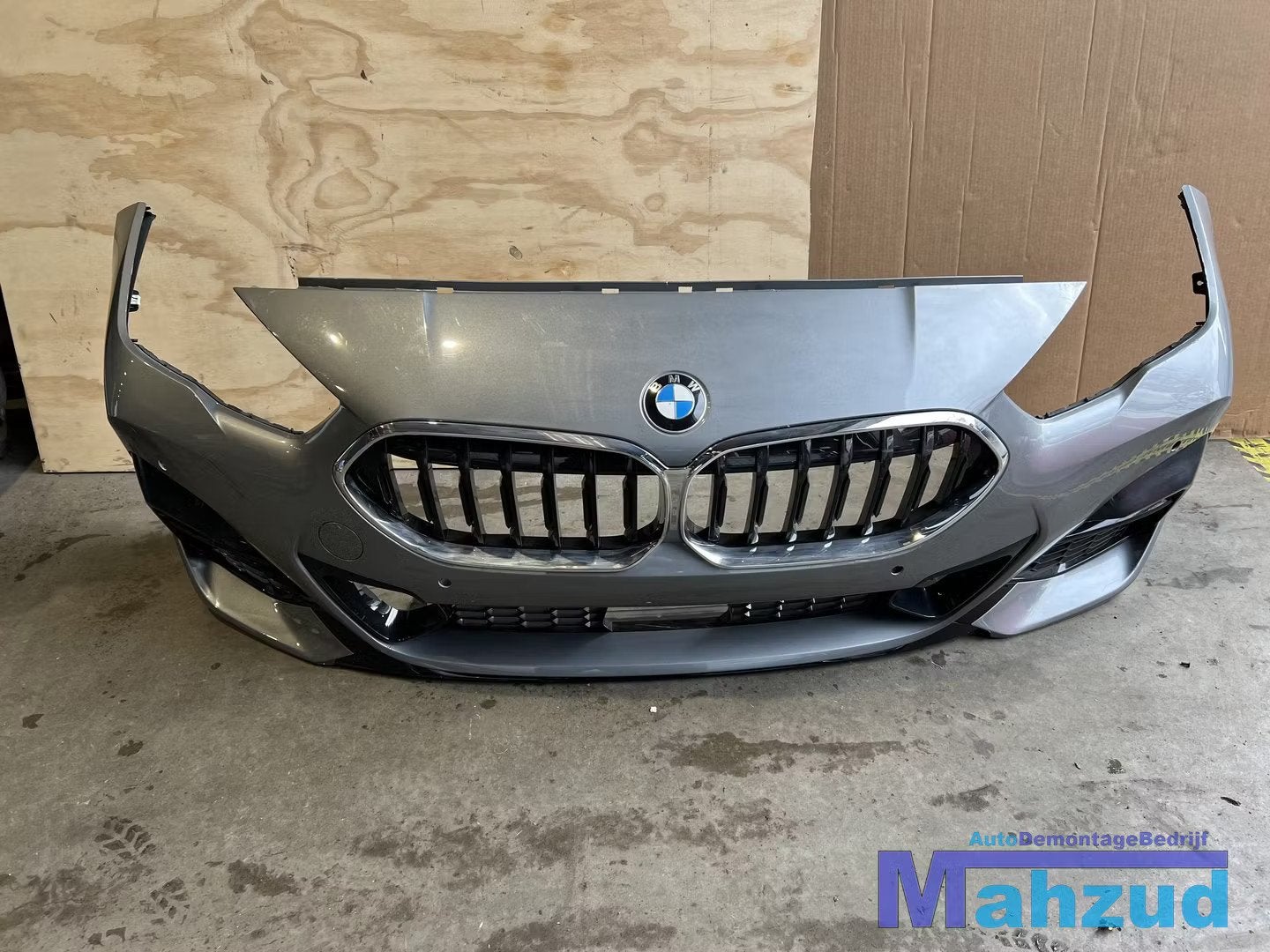 BMW 2 SERIE F44 Grijs voorbumper bumper 2019+, Auto-onderdelen, Petuelring 130
80788  Munich, DE, Gebruikt, Voor, Info@bmw.de