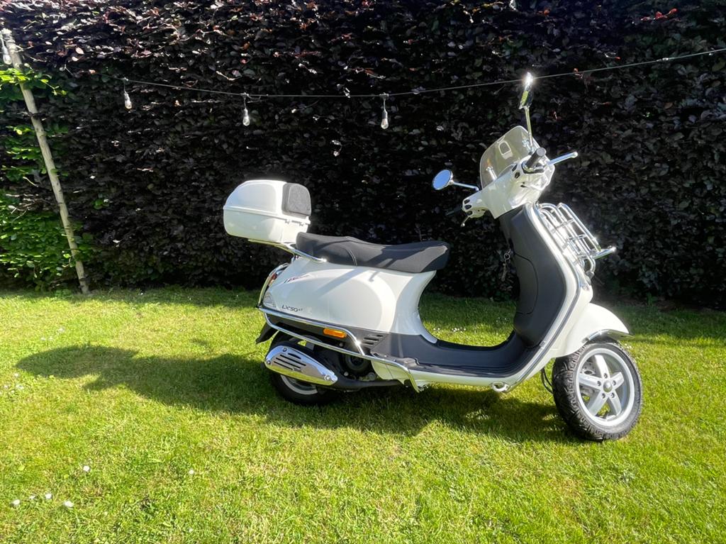 Nieuwe vespa piaggio  lx 50cc toering  met 70km op de teller, Fietsen en Brommers, Ophalen, Piaggio, Nieuw, Benzine