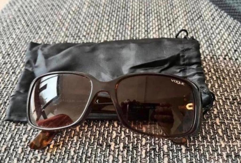 Lunettes de soleil marron foncé Vogue, Enlèvement ou Envoi, Utilisé, Brun, Lunettes de soleil