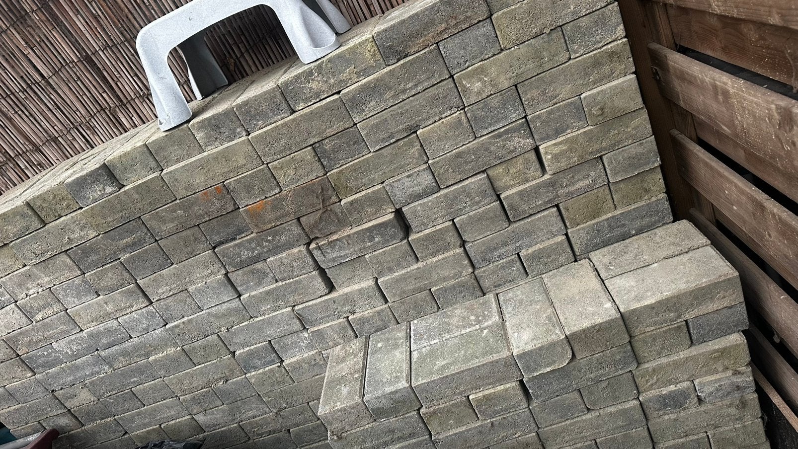 Gratis bakstenen, Tuin en Terras, Ophalen, Zo goed als nieuw