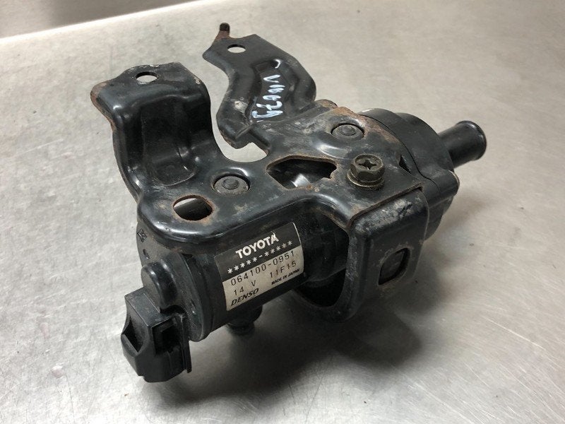 POMPE A EAU Toyota Prius (NHW20) (|0641000951|), Utilisé, Toyota