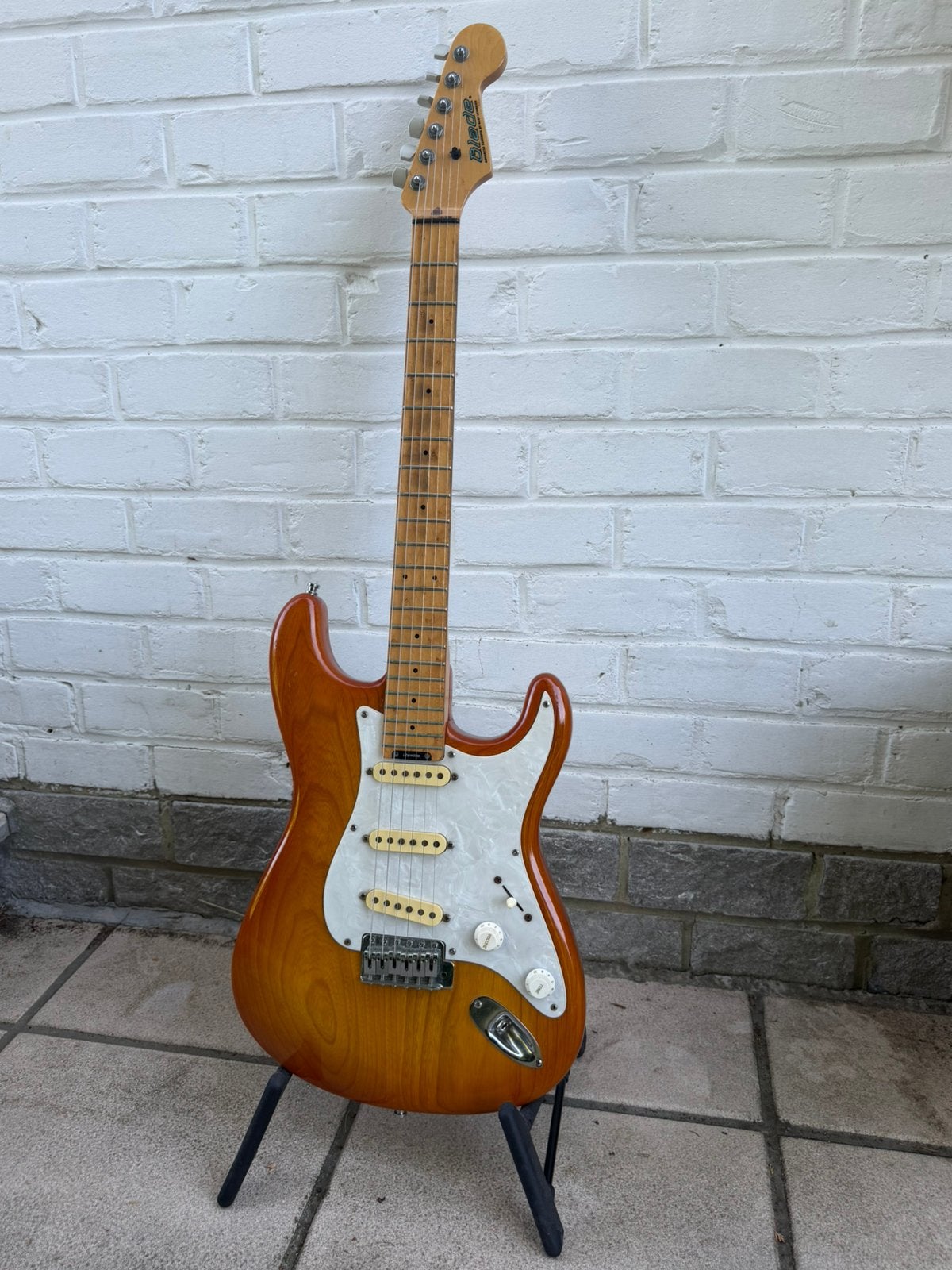 Levinson Blade Stratocaster gitaar + Fender hardshell case, Musique & Instruments, Instruments à corde | Guitares | Électriques