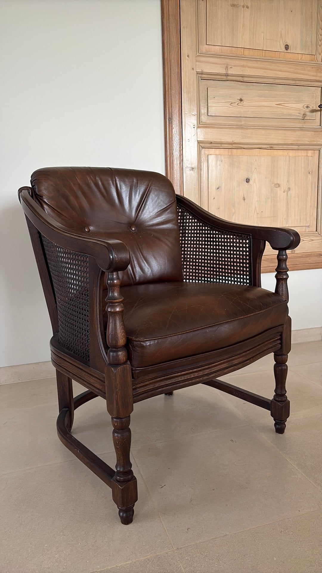 Bruine Lederen fauteuil éénzit, Huis en Inrichting, Fauteuils, Ophalen, Gebruikt, Minder dan 75 cm, Rustiek