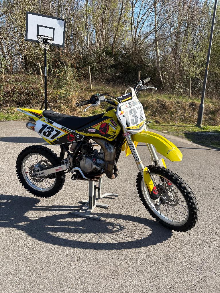 Suzuki RM 85, 85 cm³, 5 vitesses, Comme neuf, Enlèvement
