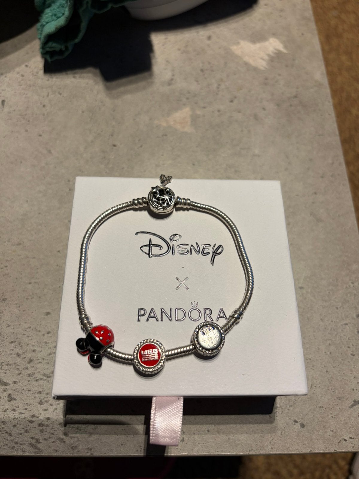 Pandora Disney Armband met 3 bedeltjes, Ophalen, Zo goed als nieuw