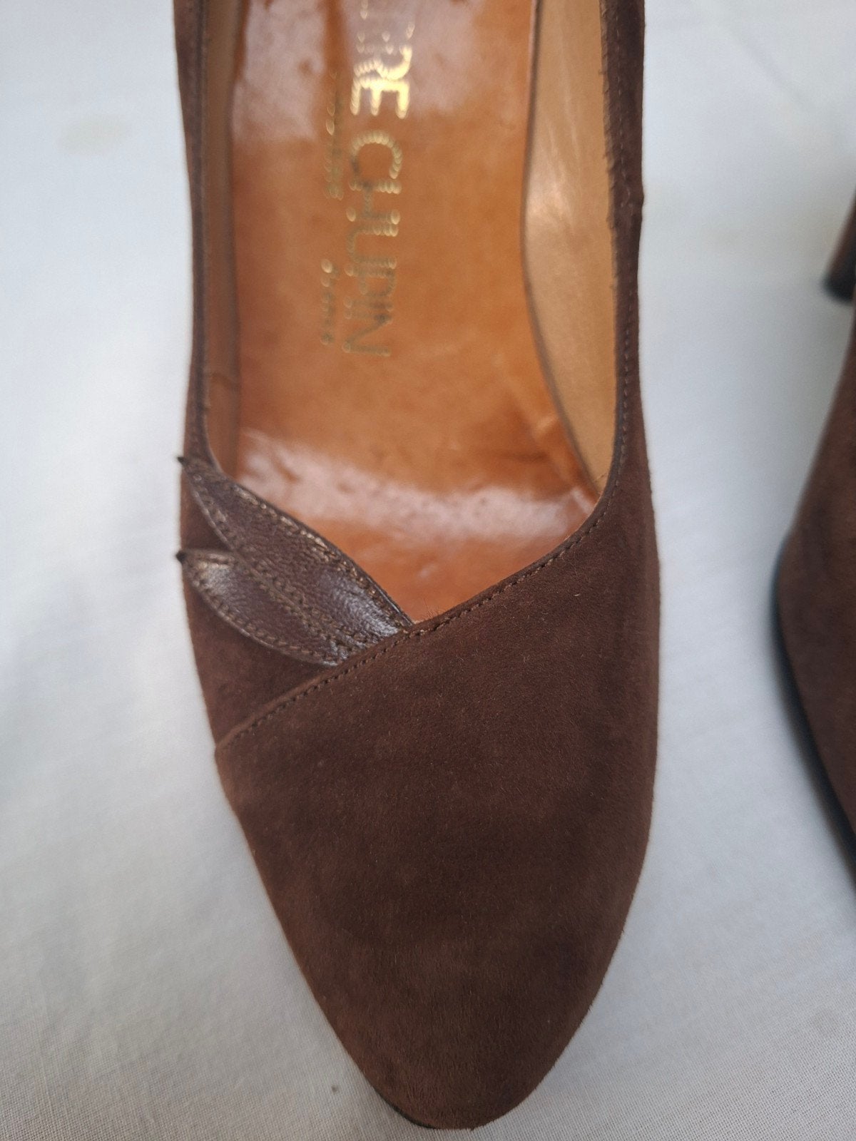 Originele jaren 60 bruine suede schoenen maat 37, Kleding | Dames, Bruin, Ophalen of Verzenden, Pierre Chupin, Gedragen