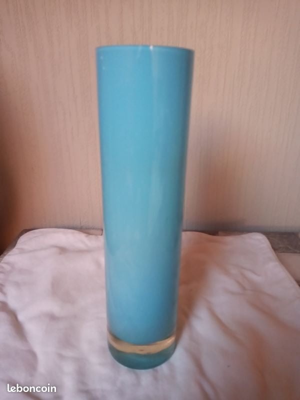 VASE EN OPALINE BLEUE ANNEE 1970, Antiquités & Art, Enlèvement