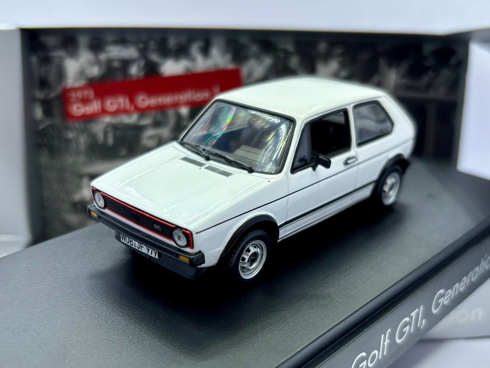 1:43 Volkswagen golf 1 GTI, Hobby en Vrije tijd, Ophalen of Verzenden, Zo goed als nieuw