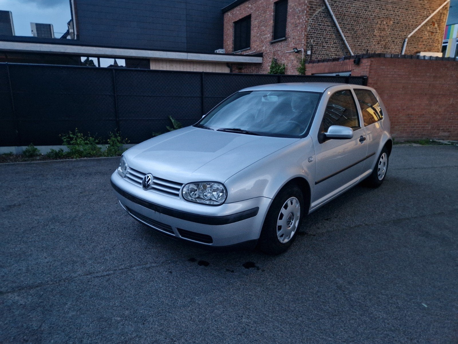 Volkswagen golf 4 benzine automaat versnellingsbak 88dkm, Autos, Volkswagen, Entreprise, Golf, Air conditionné, Essence, 3 portes