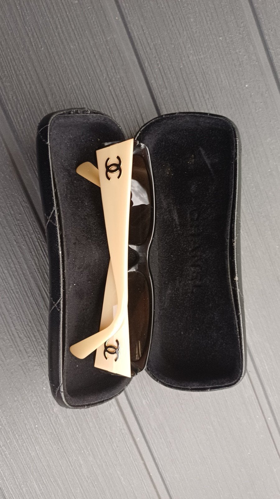 Lunettes de soleil beiges Chanel Original Chanel 2000 avec D, Enlèvement ou Envoi, Comme neuf, Noir, Autres marques
