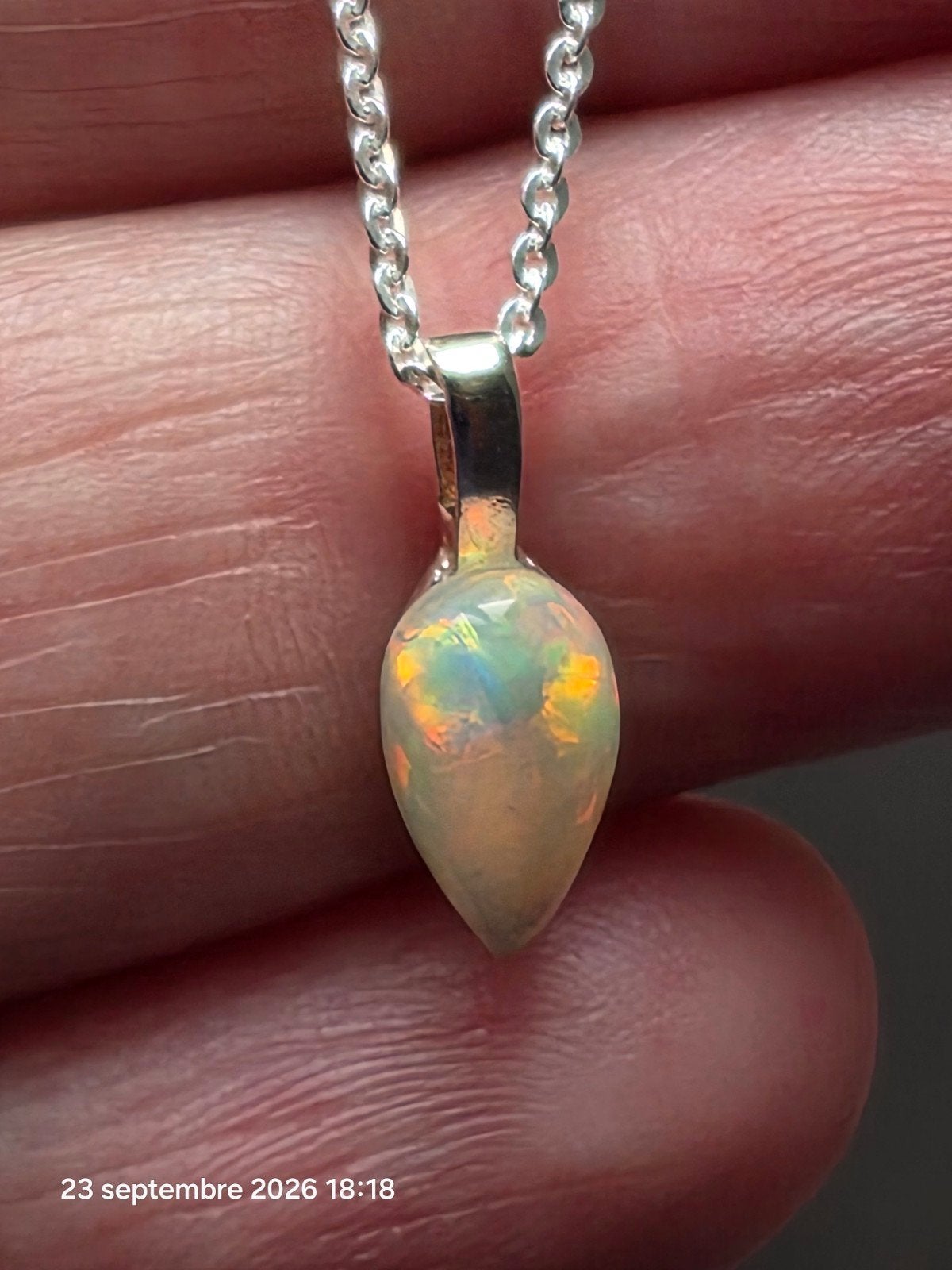 Sterling zilveren hanger met natuurlijke Ethiopische opaal, Ophalen, Nieuw, Met edelsteen, Zilver