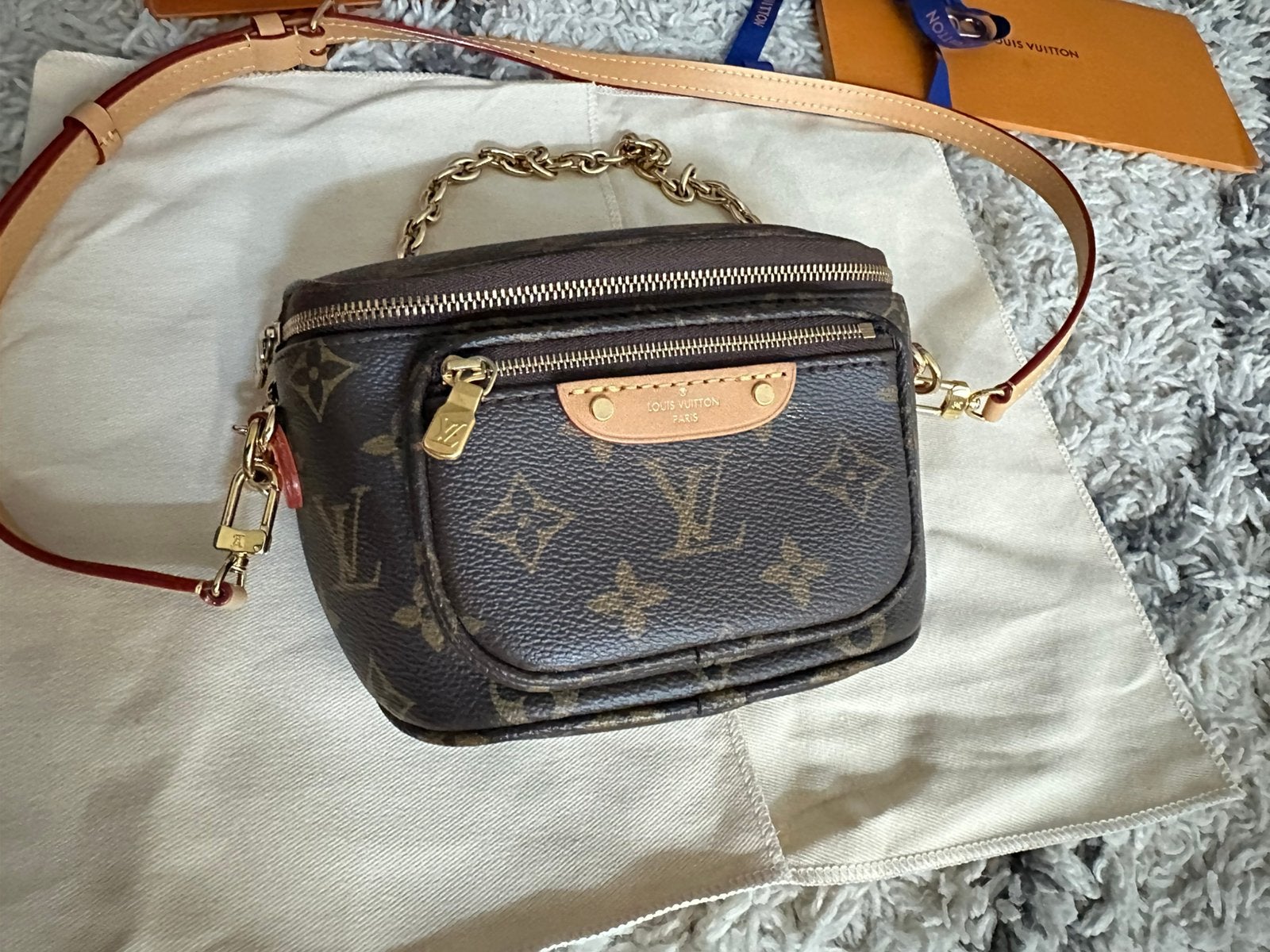 Louis Vuitton Mini bumbag, Handtassen en Accessoires, Tassen | Schoudertassen, Overige merken, Gebruikt, Bruin, Ophalen of Verzenden