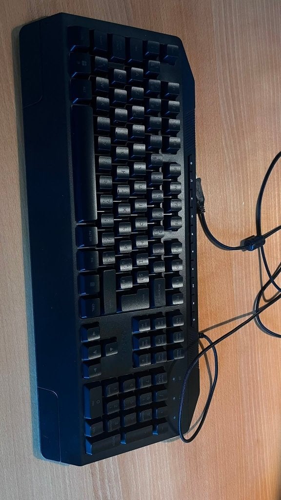 Trust GXT toetsenbord AZERTY, Informatique & Logiciels, Claviers, Comme neuf, Azerty, Filaire, Ergonomique, Clavier gamer, Repose-poignet
