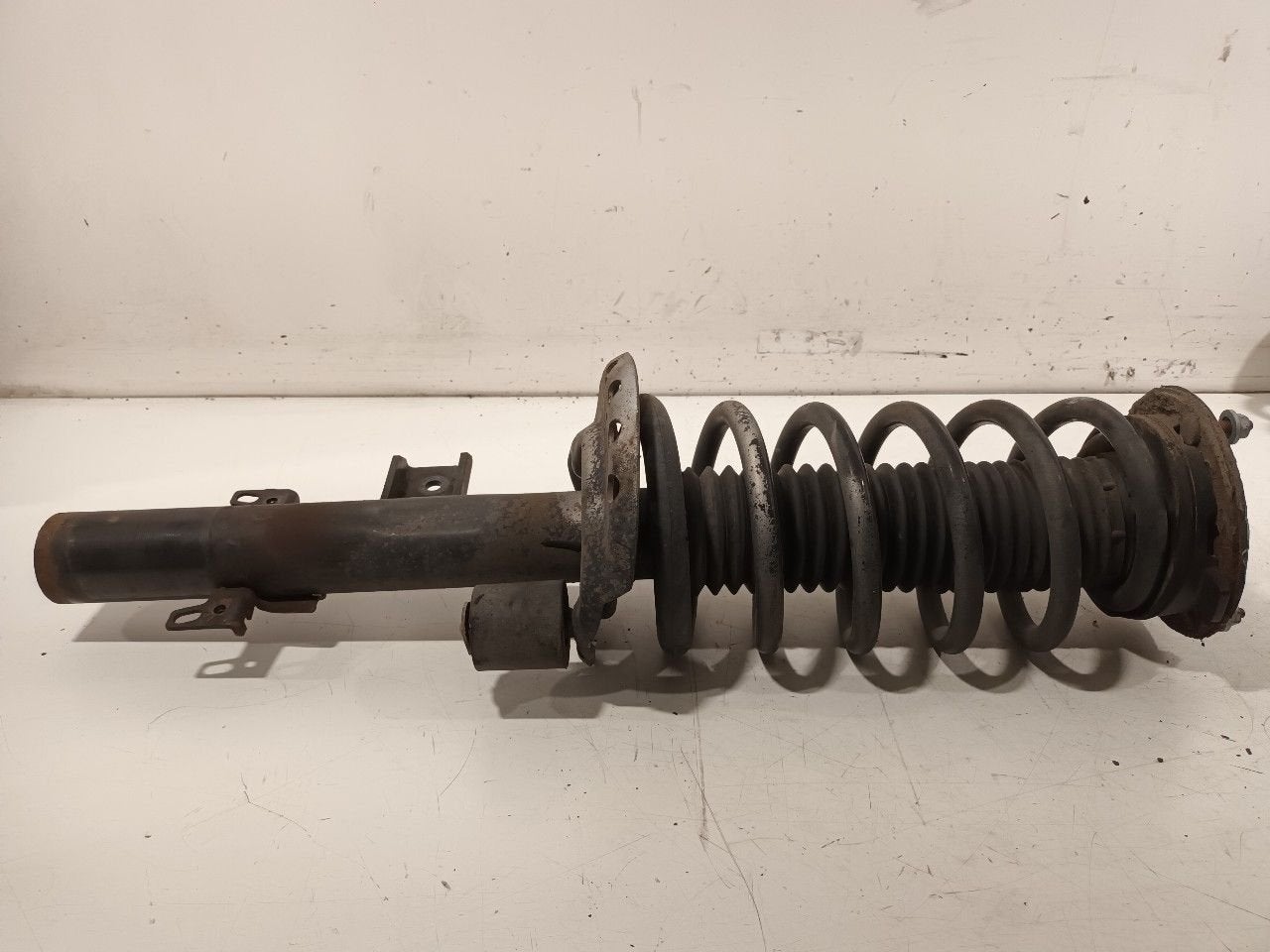 Veerpoot links achter Land Rover Freelander, Onderdelen@venauto.nl, Van der Ven Autorecycling B.V., Land Rover, Ettenseweg 76, 4706 PB Roosendaal, The Netherlands