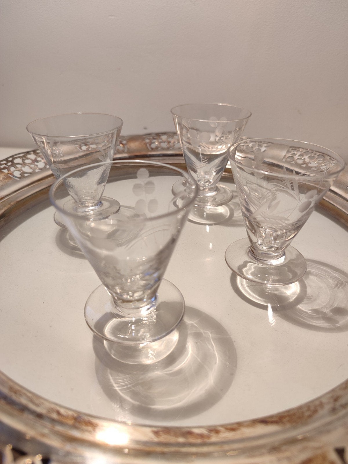 verzilverde schotel 32 cm art deco glazen getekend, Ophalen of Verzenden