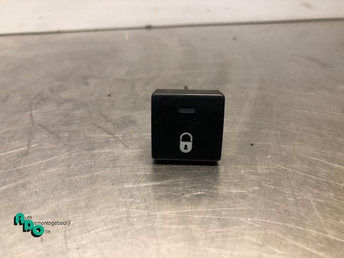 Centrale deurvergrendeling Schakelaar van een Peugeot Partne, Gebruikt, -, -, Ophalen of Verzenden