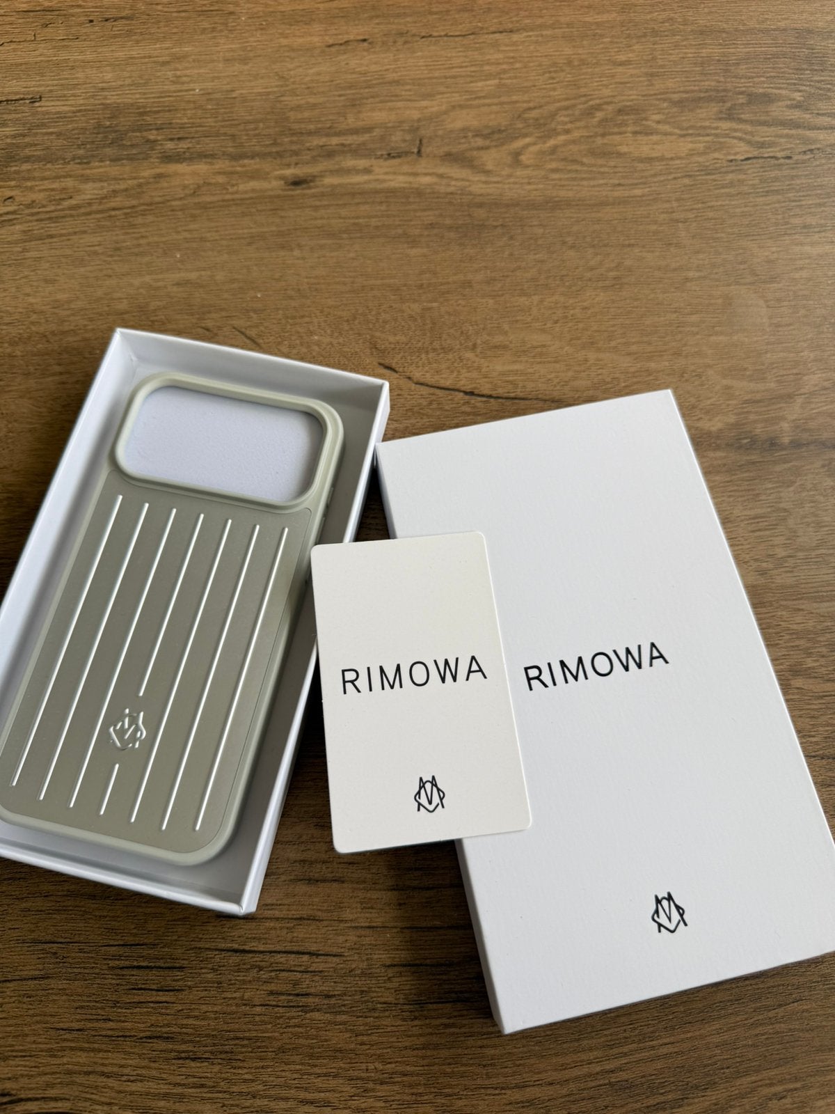 Rimowa Phone Case 17 pro max, Telecommunicatie, Mobiele telefoons | Hoesjes en Screenprotectors | Apple iPhone, Ophalen of Verzenden