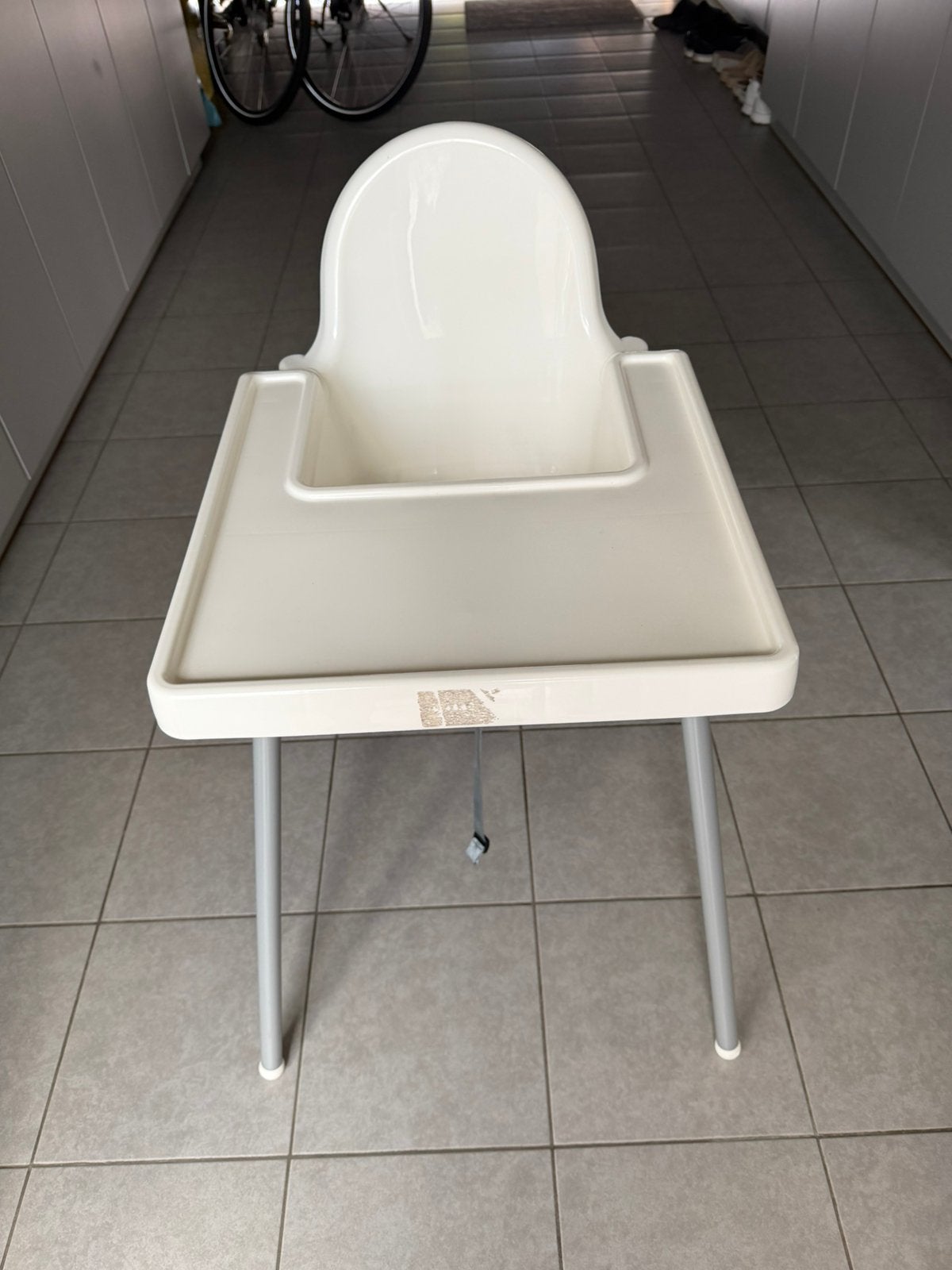 Hoge kinderstoel met blad en bescherm gordel., Kinderen en Baby's, Ophalen, Zo goed als nieuw
