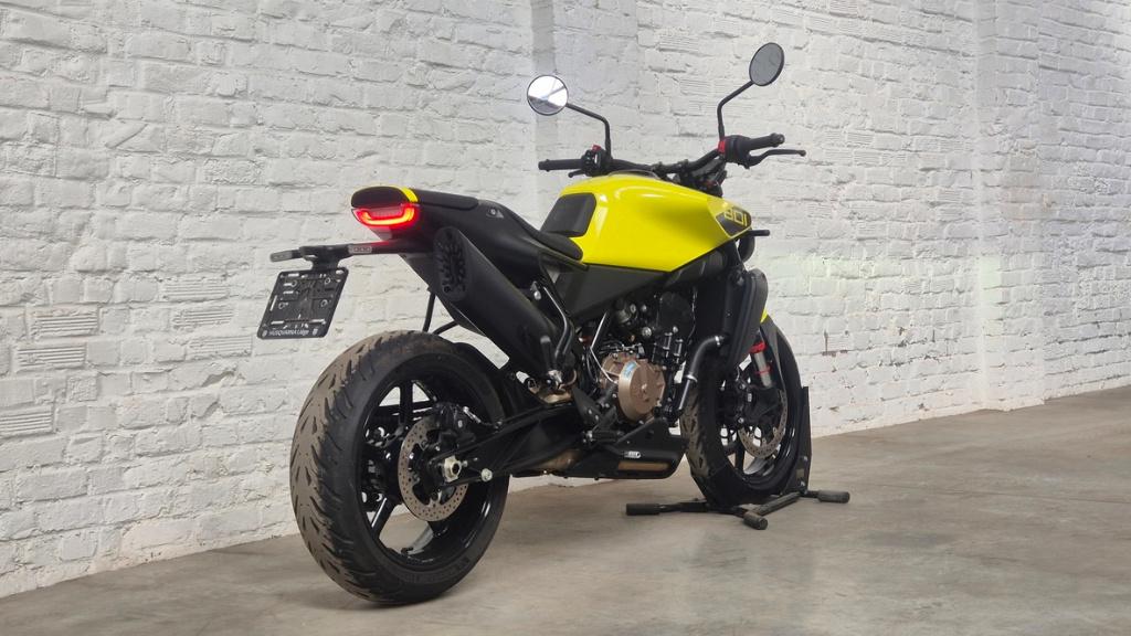 Husqvarna Vitpilen 801 Pure Performance @motomobilia, 2 cilinders, 801 cc, Nieuw, Motorrijbewijs A