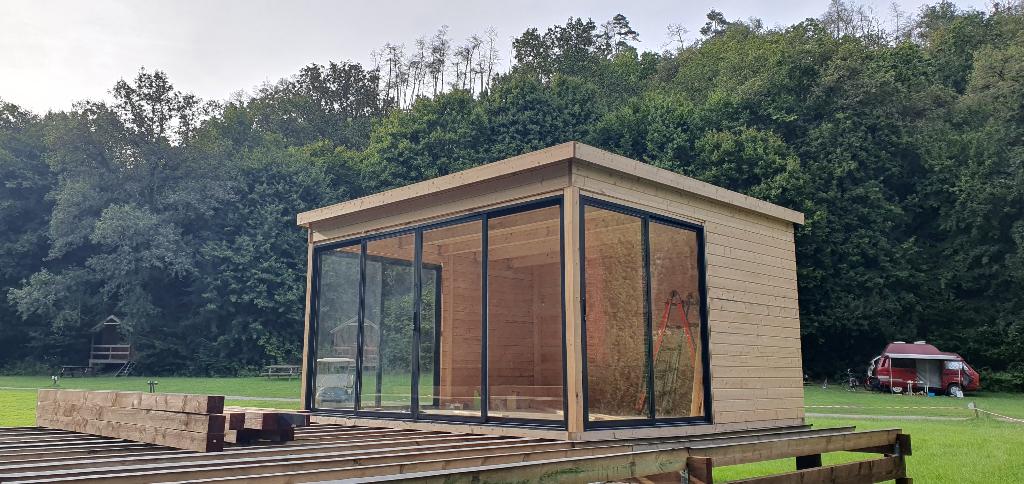 cabane de 4,18X4,18 1 A demonter et 1stockee, Enlèvement, Comme neuf, Bois, 3 fenêtres ou plus