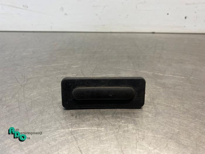 Commutateur hayon d'un Peugeot 208 (208 12-), -, 3 mois de garantie, Utilisé, -