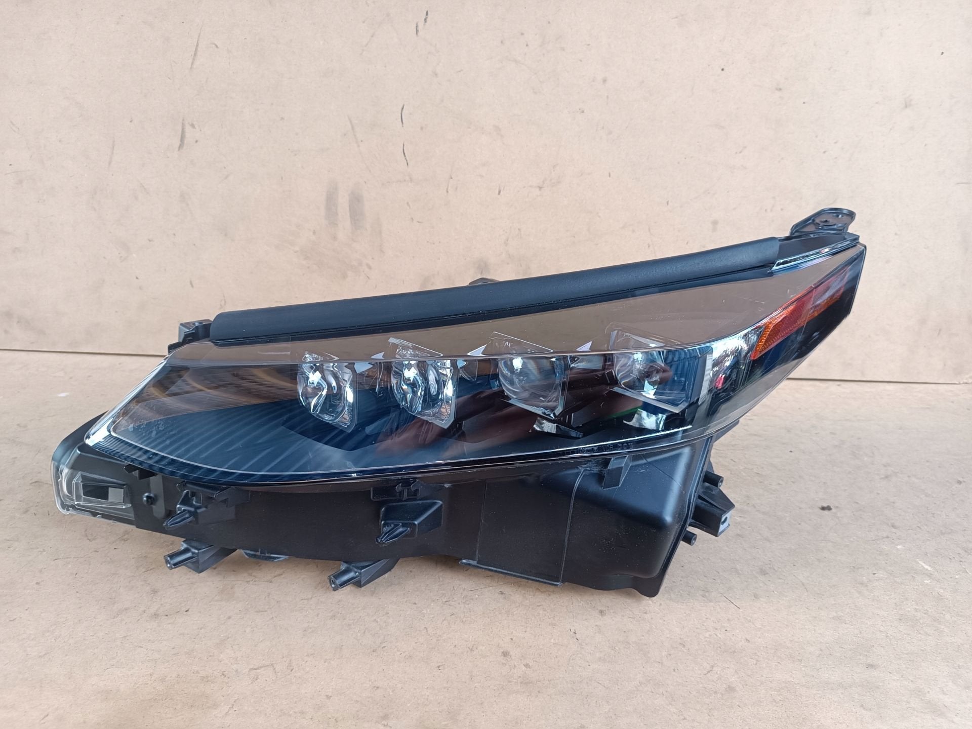 Toyota Mirai Koplamp Links Toyota, Info@toyota.co.jp, Gebruikt, Toyota Motor Corporation, Toyota-Cho 1
471-8571  Toyota City