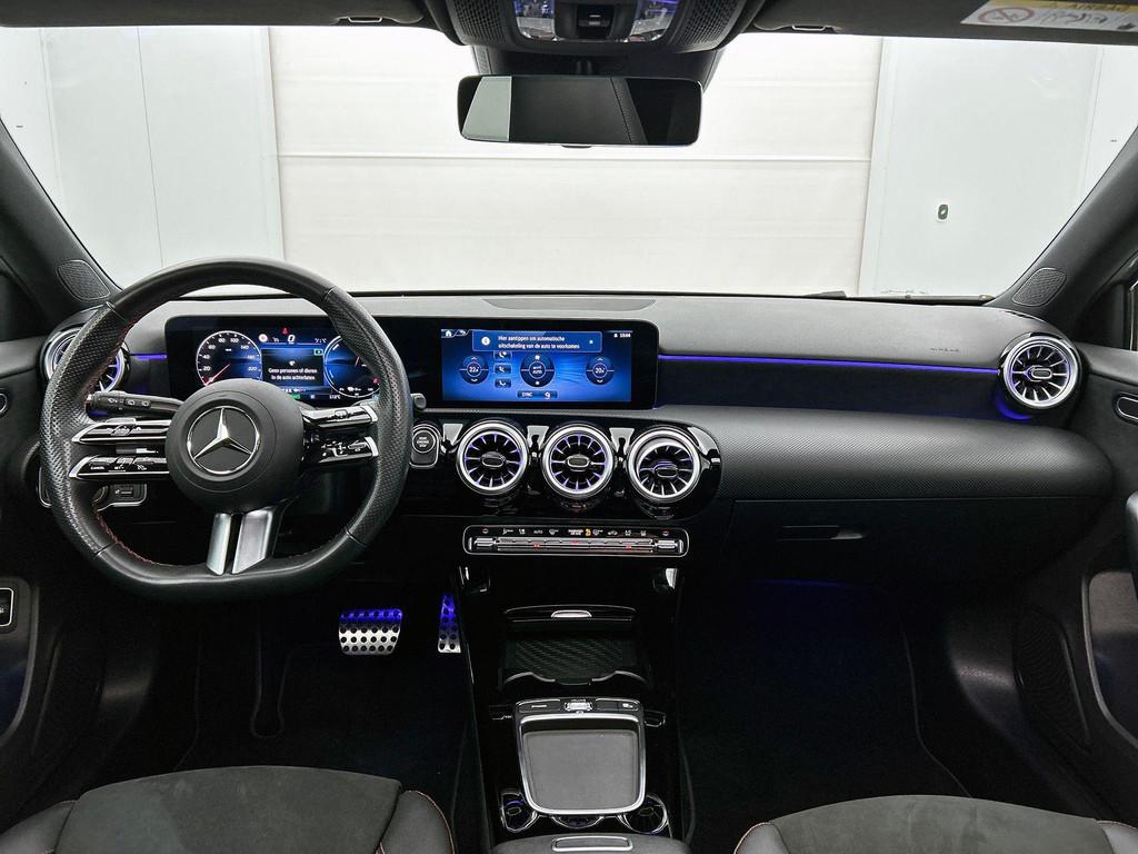 Mercedes-Benz A-klasse 250 e Hatchback AMG Line | Panoramisc, Auto's, Stof, Gebruikt, 4 cilinders, 16 kWh
