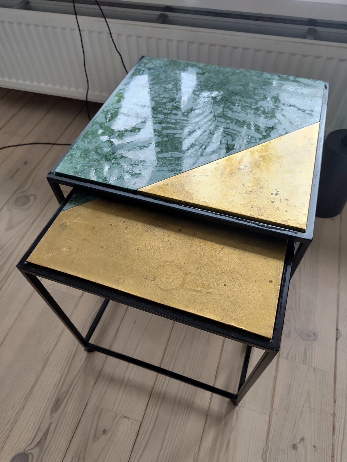 Bijzettafel salontafel in marmer en messing van MADE, Huis en Inrichting, Ophalen