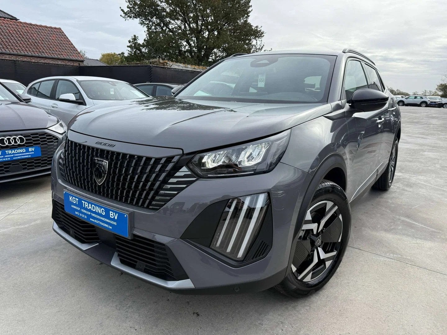 Peugeot 2008 1.2i HYBRID AUTOMAAT ALLURE NAVIGATIE LEDER CAR, Auto's, Automaat, Gebruikt, 1199 cc, 5 zetels