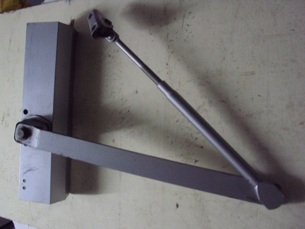 Deurdranger ,aluminiumkleur, zowel opdek als indek deuren., Ophalen of Verzenden, Zo goed als nieuw, Inox, Overige typen