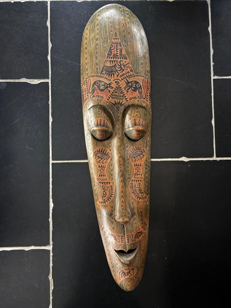 Houten gezichtsmasker, Ophalen
