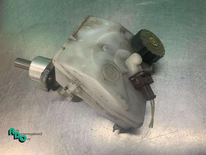 Cylindre de frein principal d'un Peugeot 206 (206 98-), -, 3 mois de garantie, Utilisé, -
