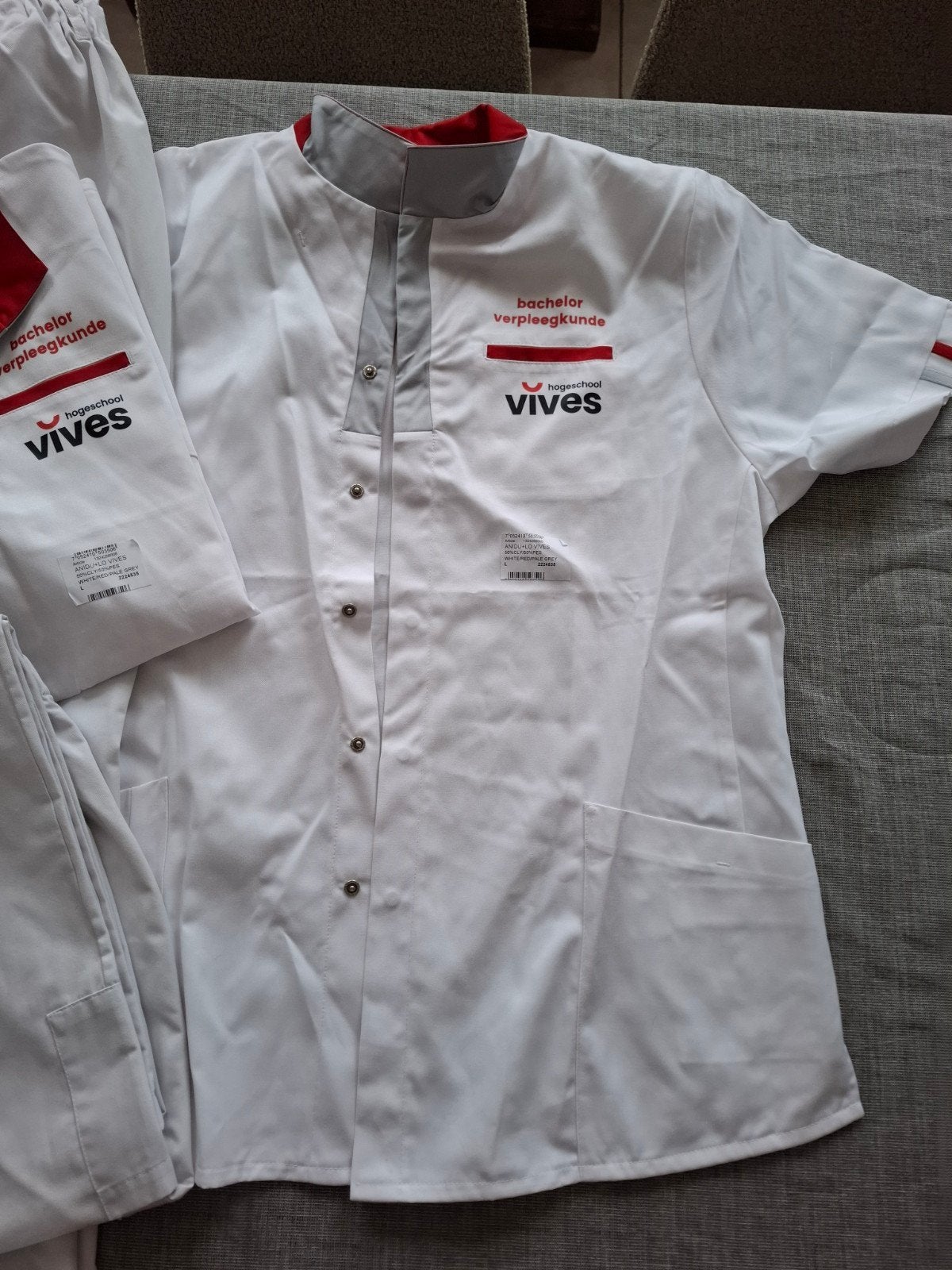 VIVES Verpleegkunde 2x L Praktijk jas & Broek, Ophalen