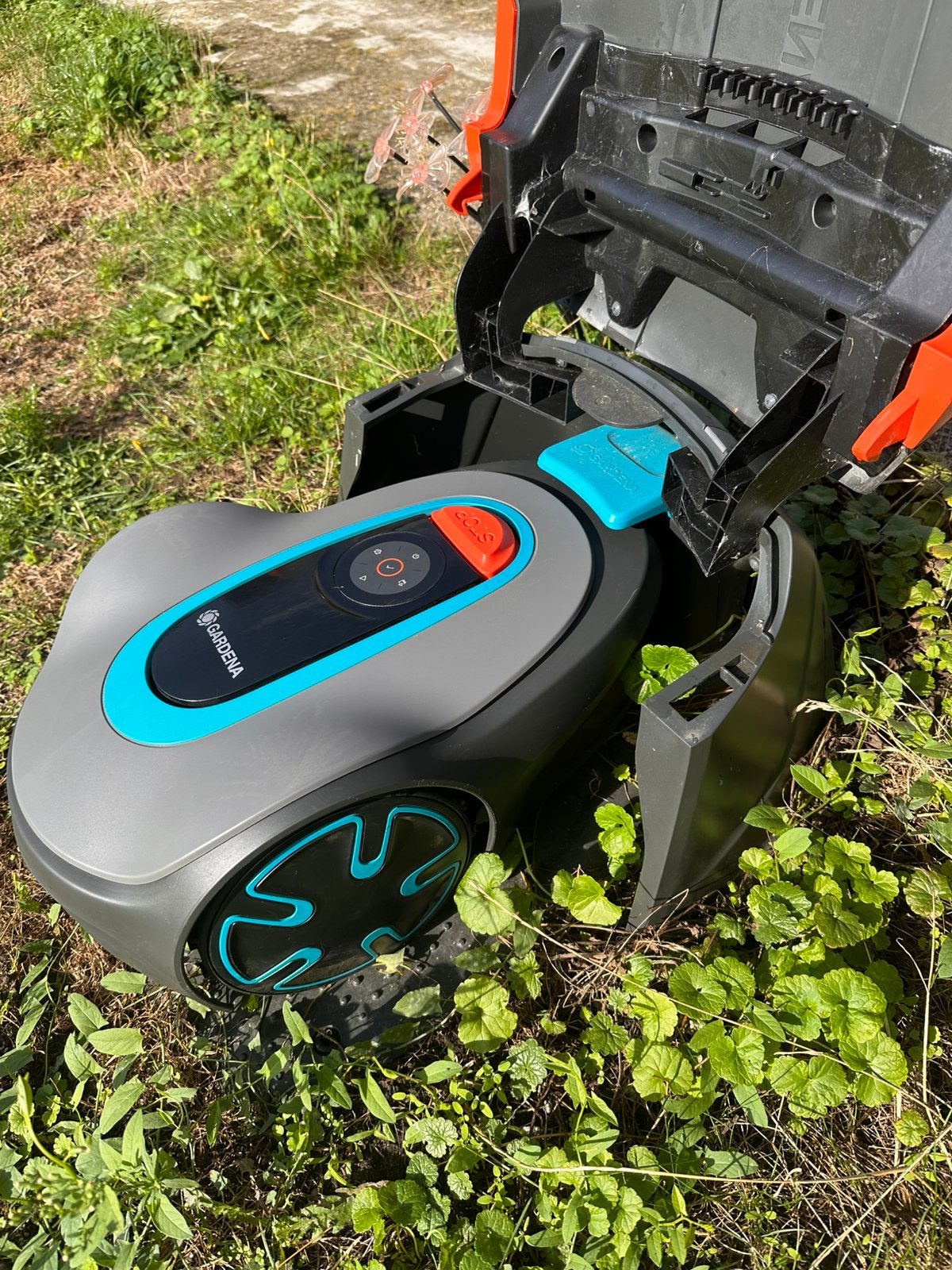 Gardena minimo 250 + garage en GARANTIE, Jardin & Terrasse, Enlèvement, Comme neuf, Moins de 20 cm, Avec capteur de pluie