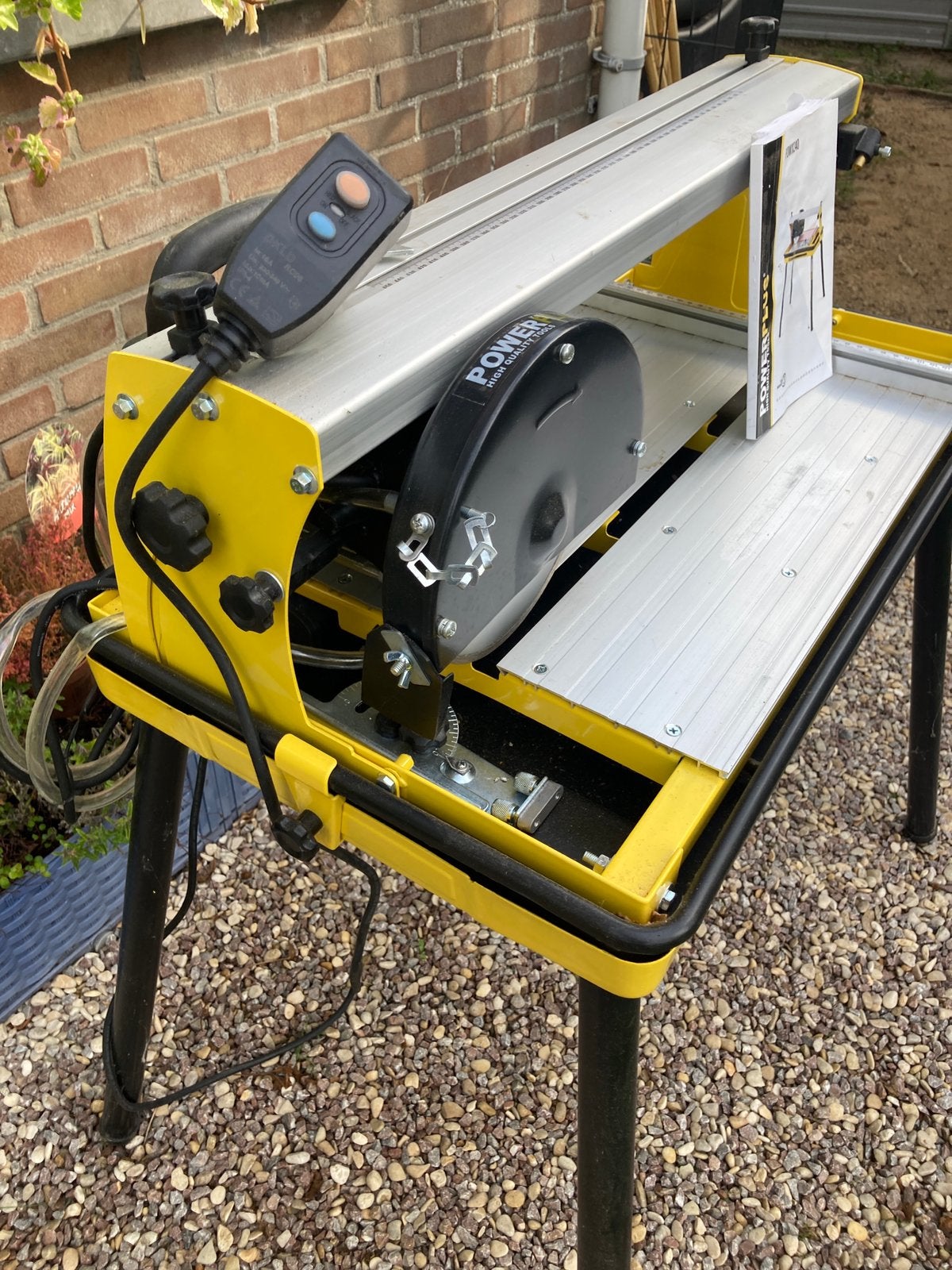 Tegelsnijder … tile cutter, Ophalen