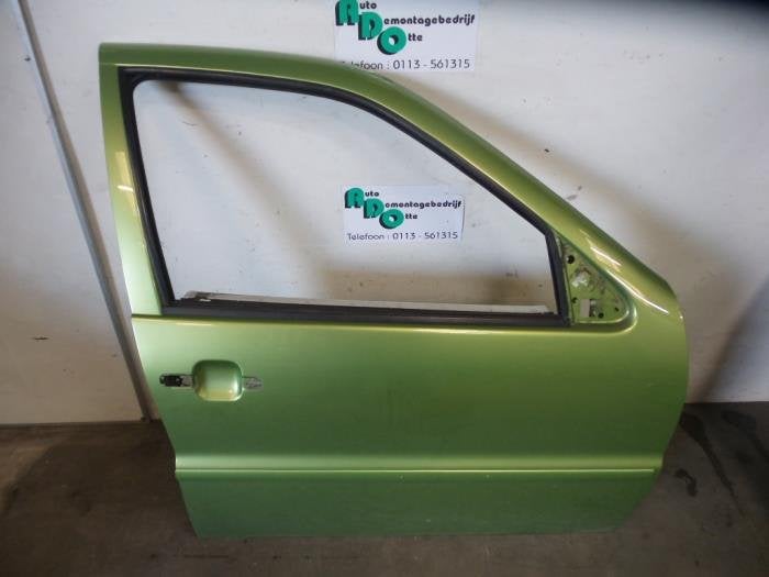 Portière 4portes avant droite d'un Volkswagen Polo (Polo 99, Autos : Pièces & Accessoires, Carrosserie & Tôlerie, Volkswagen, -