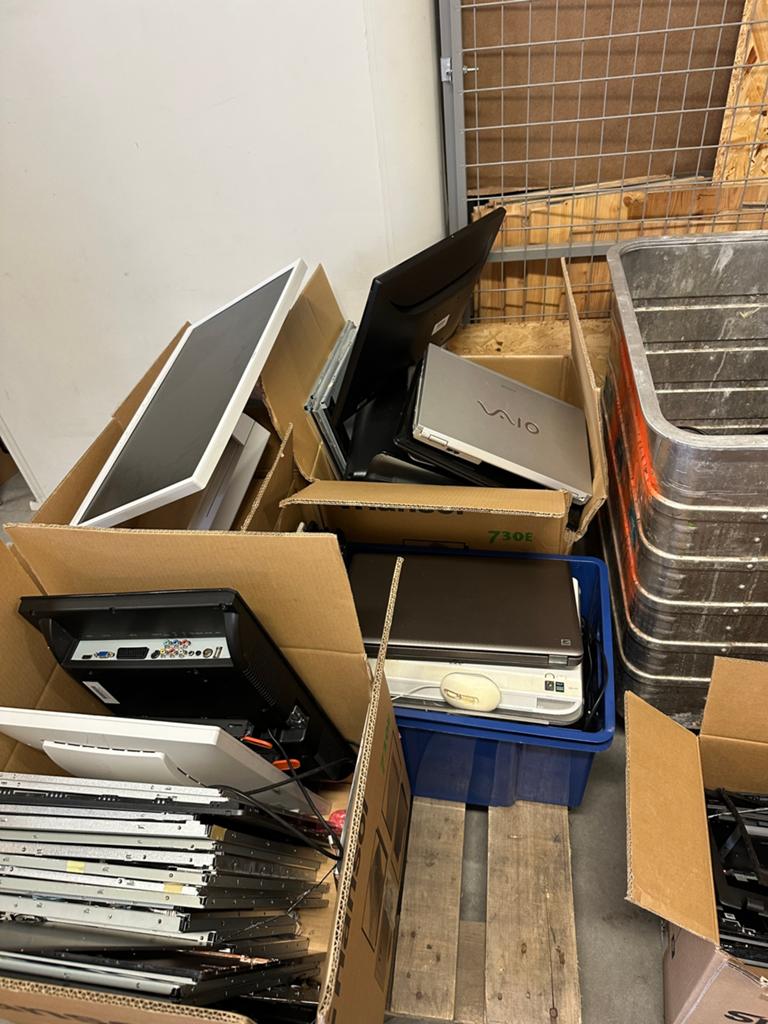 Defect computer en electronisch materiaal, Ophalen, Niet werkend