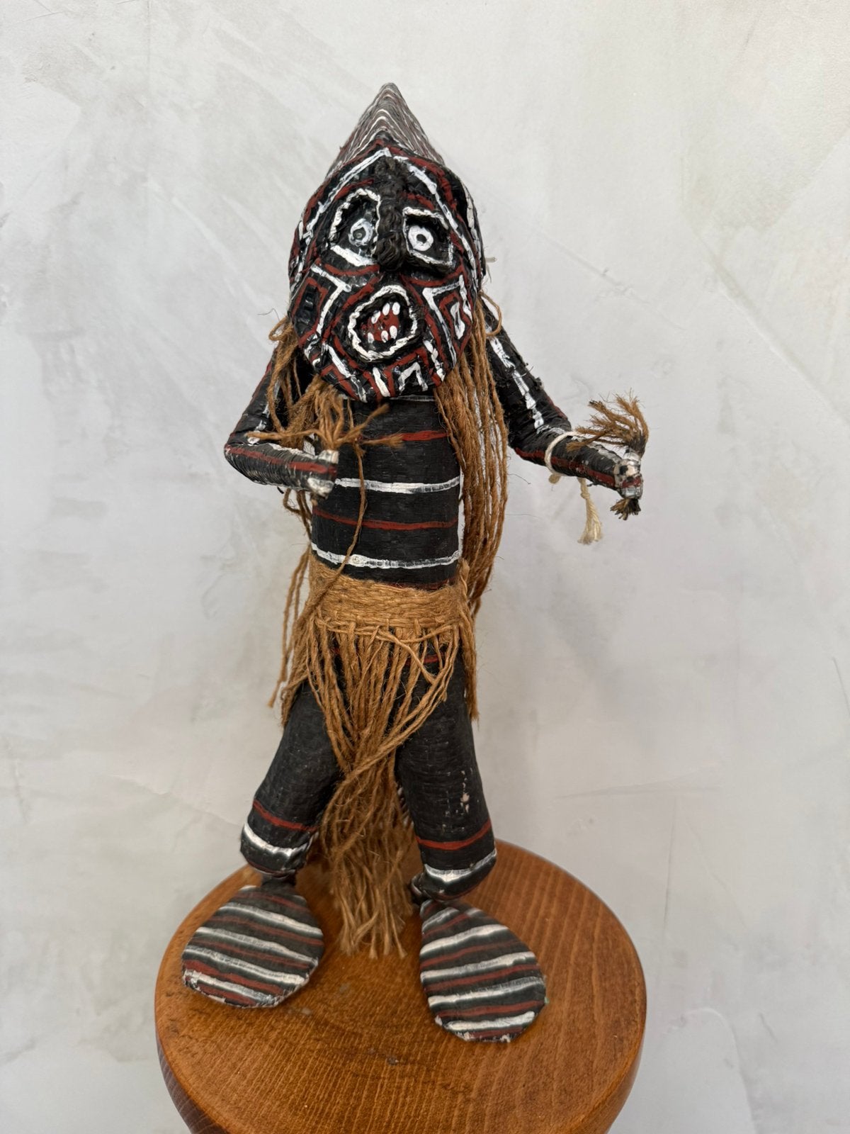 Afrikaanse Makishi-rituele pop uit Zambia of Zimbabwe, Ophalen