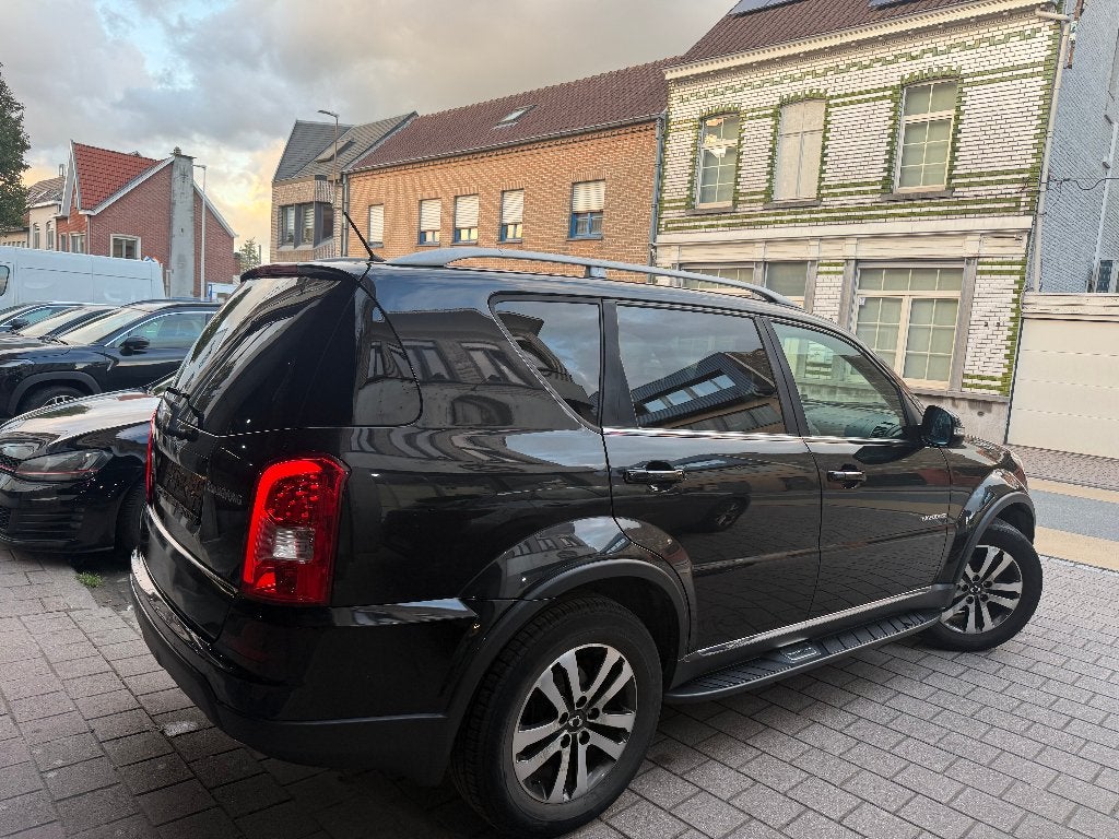 Ssang Yong rexton (2.0CDI Mercedes) 7 Places 105000km 4x4, Auto's, Euro 5, Zwart, Bedrijf, Rexton