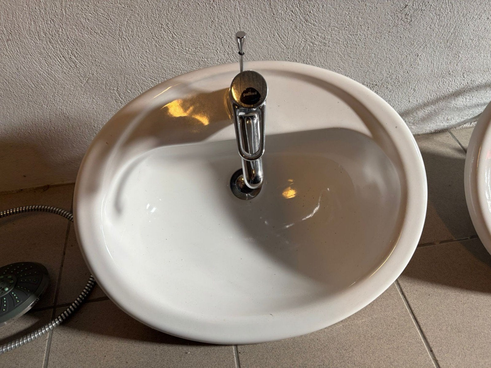 deux lavabos encastrés avec robinet., Bricolage & Construction, Sanitaire, Enlèvement, Utilisé, Pierre, Lavabo