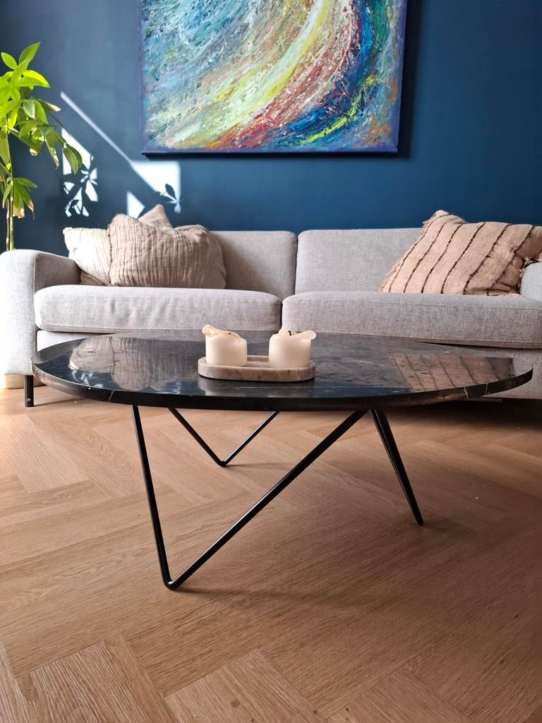 Zwarte marmeren salontafel, Ophalen