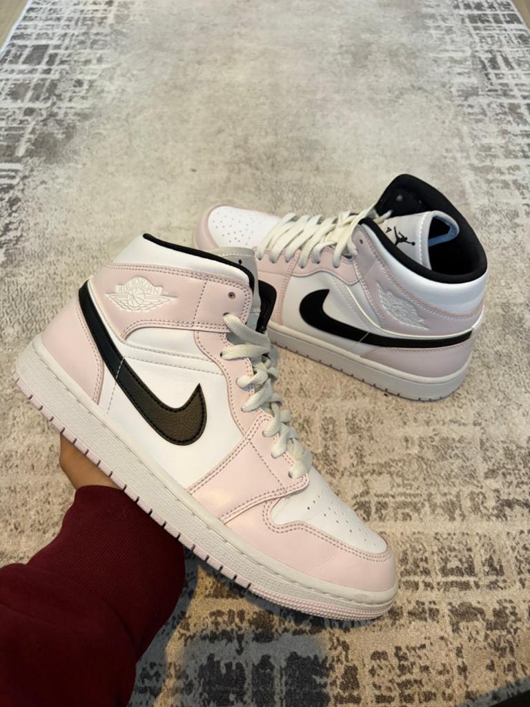 Jordan 1 Mid Barely Rose, Ophalen of Verzenden, Zo goed als nieuw, Sneakers
