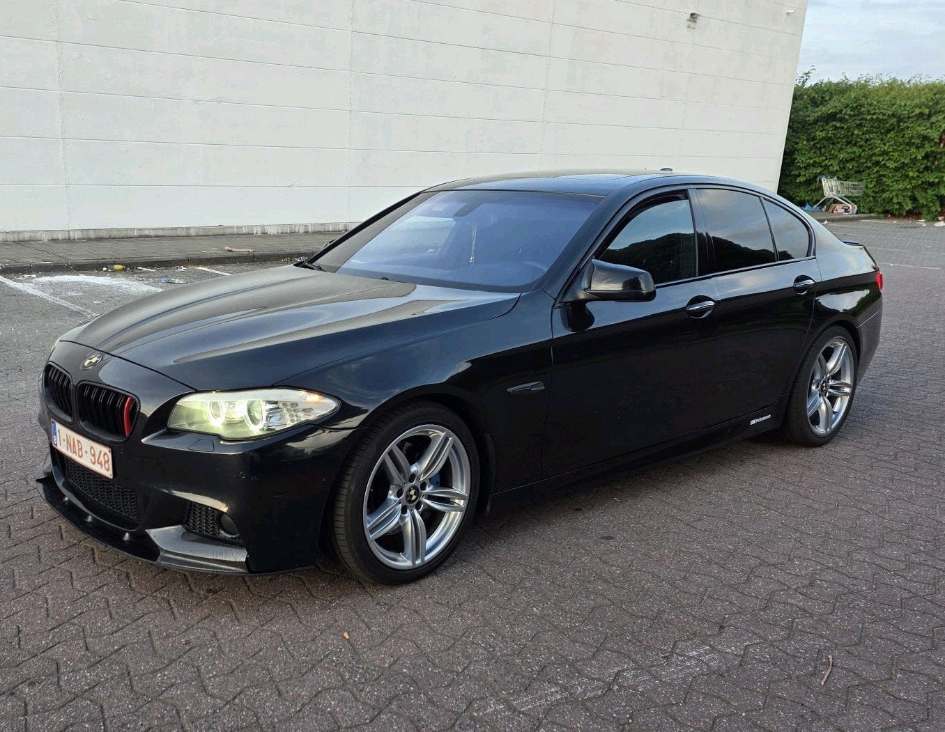 BMW serie 5 - M pack - 525D / 3.0L, Cuir, Noir, 5 portes, 6 cylindres